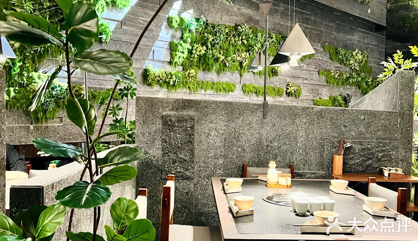 武汉太超前了 服务生颜值都这么高了吗⁉️