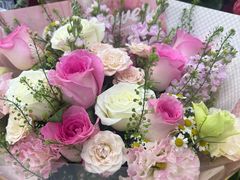 -爱尚鲜花店(粤通综合楼店)