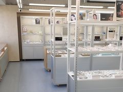 -无奔眼镜·蔡司·依视路授权店(朝阳大悦城店)