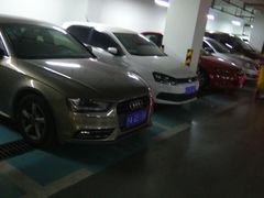 -卜蜂莲花-超市地下停车场