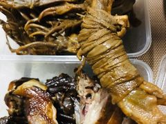 -狗撵鸭(泰山公寓店)