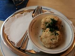 蘑菇酱配土豆饺子-Zum Franziskaner