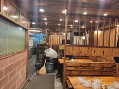 大堂-老东镇啤酒屋海鲜加工·蒸汽海鲜·海鲜烧烤(台东店)