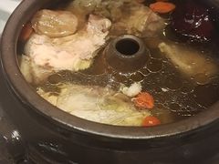 -云海肴·汽锅鸡·云南菜(天山百盛优客店)