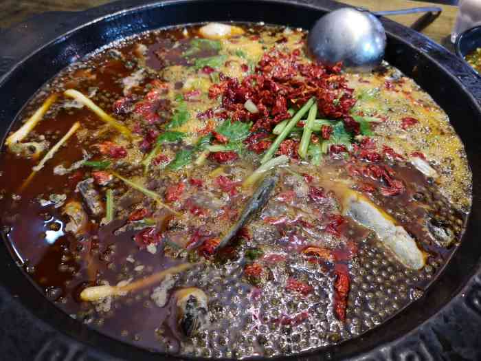 三道苗苗鱼火锅(高升桥店)-"在市区玩,走到附近刚好晚上就和朋友来