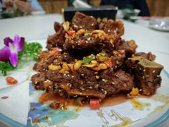 -三江源美食城