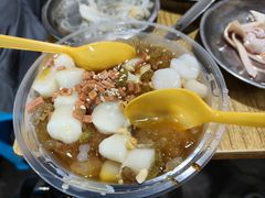门口的冰汤圆-渝味黄姐火锅(黄泥村店)