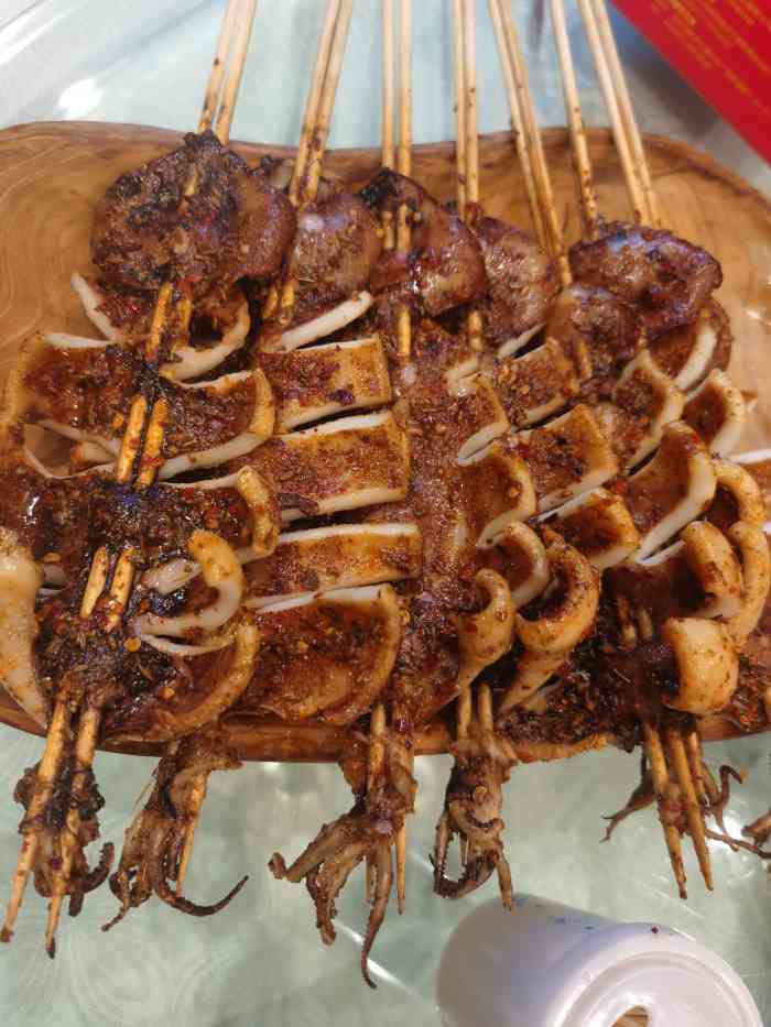 亮仔烧烤(友谊路店)-"这间店是出租车司机师傅推荐的,饭点儿去的.