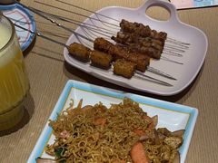 炒方便面-街角等你.大连海鲜烧烤.经典铁板海鲜串(西安路店)