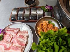 -围炉肉舍•炭烤活鳗•丹东海鲜烤肉(步行街店)