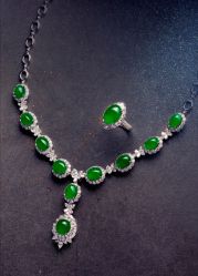 -北京七彩云南翡翠珠宝旗舰店(月坛店)