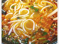 -鸿浩扒猪脚米线