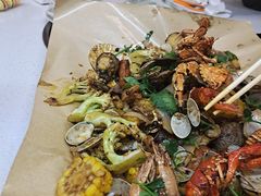 -老东镇啤酒屋海鲜加工·蒸汽海鲜·海鲜烧烤(台东店)