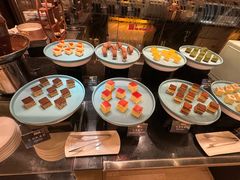 -上海西藏大厦万怡酒店Momo Cafe(徐汇店)