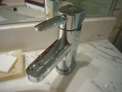 水龙头位置和盆太紧，洗手洗脸不舒服-上海浦西开元大酒店