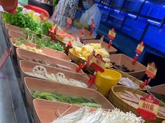 -四囍码头海鲜烧烤自助火锅(外滩南京东路悦荟广场店)