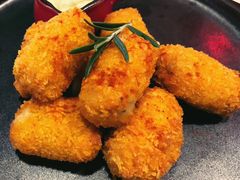 酥炸牛肝菌黑松露奶油球-CRAZYONES西班牙海鲜饭(日月光店)