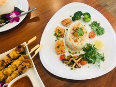 -Chom Cafe and Restaurant