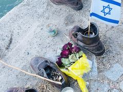 -多瑙河畔鞋履雕塑