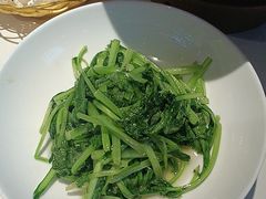 -阿瓦山寨·湘菜现炒·剁椒鱼头王(咸阳总店)