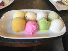-莓园冰淇淋店