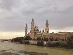 -皮拉尔圣母圣殿主教座堂