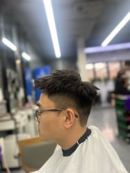 -藤野造型烫发染发