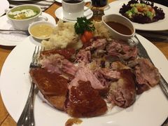 烤猪肘配酸菜土豆泥-兰特伯爵西餐厅·啤酒屋(方庄店)