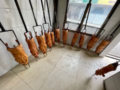 -姐妹四更烤猪店