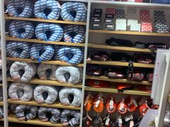 -名创优品(北京新中关购物中心地铁层店)