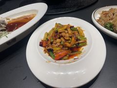 -艳阳天民俗村(公园路店)