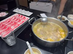 -鲜入唯煮·港式海鲜牛肉火锅(金宝街店)