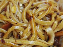 加点油泼辣子再淋上一圈儿醋～耶-王菊美食街·王菊面馆(总店)