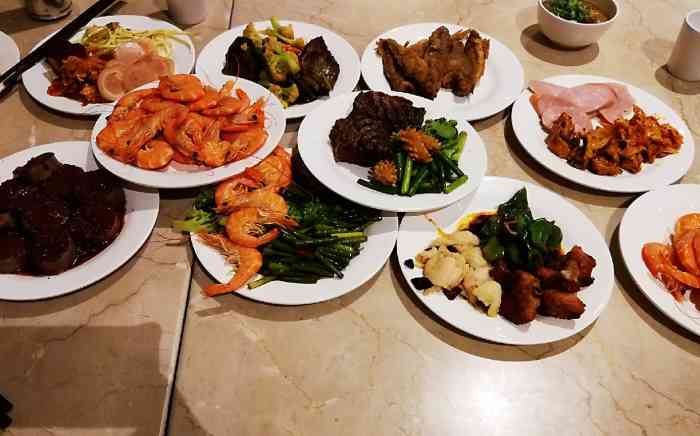 东泉假日温泉酒店悦荷轩餐厅-"赶上大姨妈也没泡上,自助餐不错,房间不