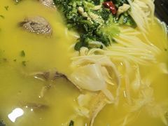 酸汤肥牛面-南小馆(迪士尼小镇店)