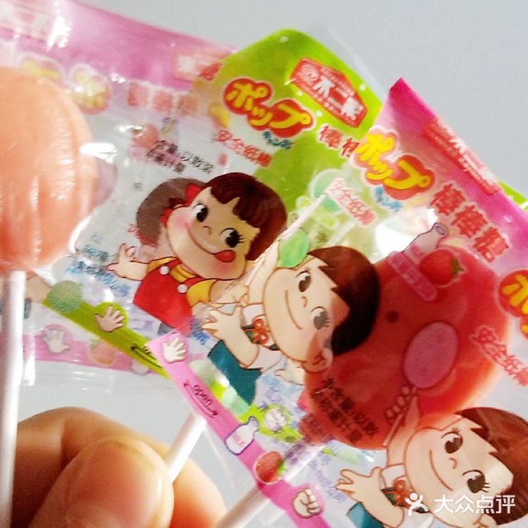 不二家棒棒糖，小时候吃真知棒，然后是阿尔卑斯