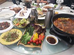 -红栌温泉山庄生态美食餐厅