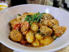 瑞士肉丸烩意大利土豆球-HELLO 27 意面·沙拉·帕尼尼