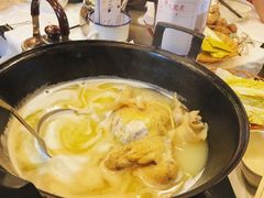 -鲜入围煮花胶鸡海鲜火锅