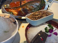 -茅草房·河畔园林火锅
