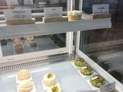 开心果树莓泡芙-Ten Olives甜点
