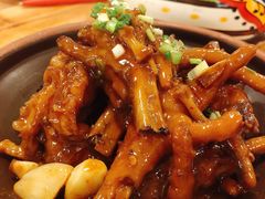 老武汉烧鸡爪-霄汉牛三鲜湖北砂锅菜(万松园2店)