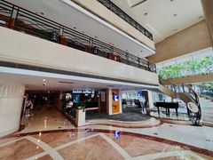 大堂里的瑞幸咖啡-成都绿洲大酒店(春熙路太古里店)