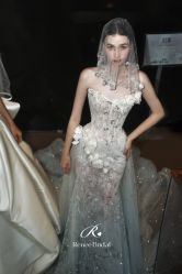 点击看大图 -Renee芮亦婚纱