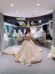 -艾米丽婚纱礼服