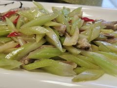 西芹炒鸭舌-广迎居老正兴菜馆