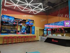 -爱蹦iBOON蹦床运动馆(江汉店)