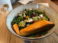 煎三文鱼牛油果色拉-Wagas沃歌斯(北京君太百货店)