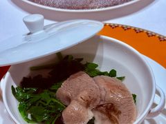 菊花菜灼雪花牛肉汤-鹿园 MOOSE(长宁店)
