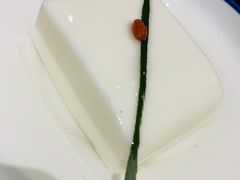 招牌手磨杏仁豆腐-京味斋·北京烤鸭(北京南站洋桥店)
